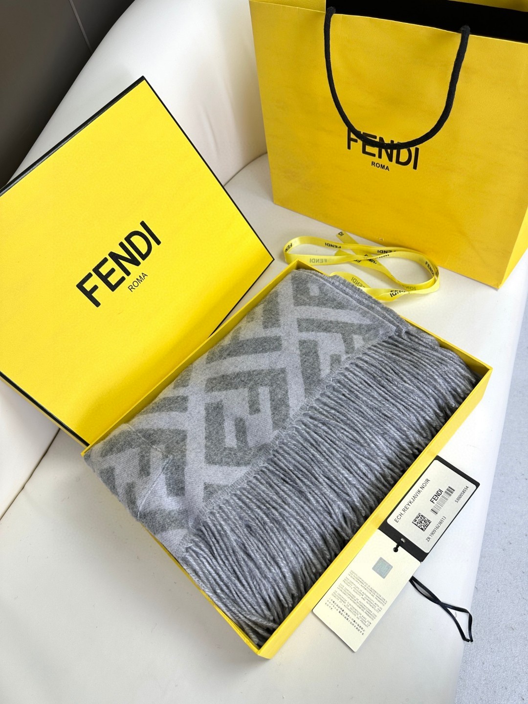 Bagsaaa F**di FF Poncho Grey wool