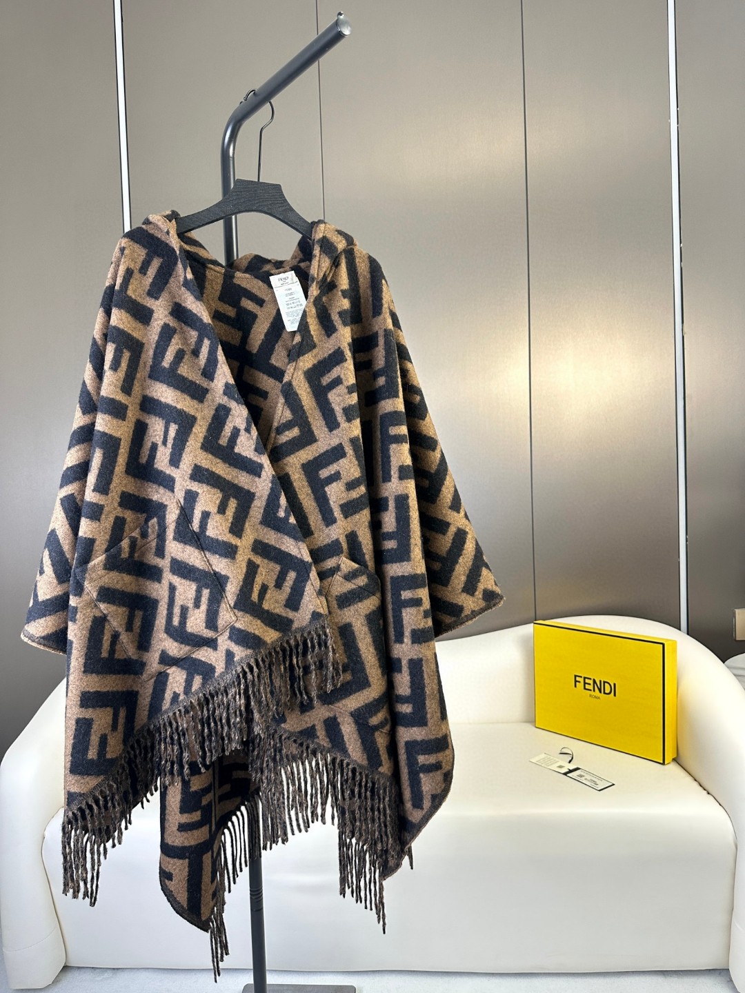 Bagsaaa F**di FF Poncho Brown wool