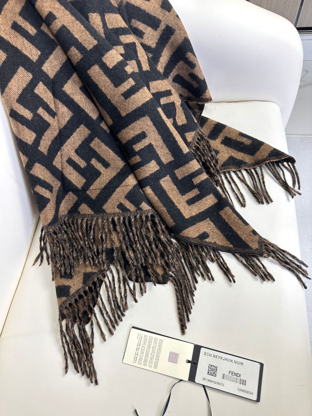Bagsaaa F**di FF Poncho Brown wool