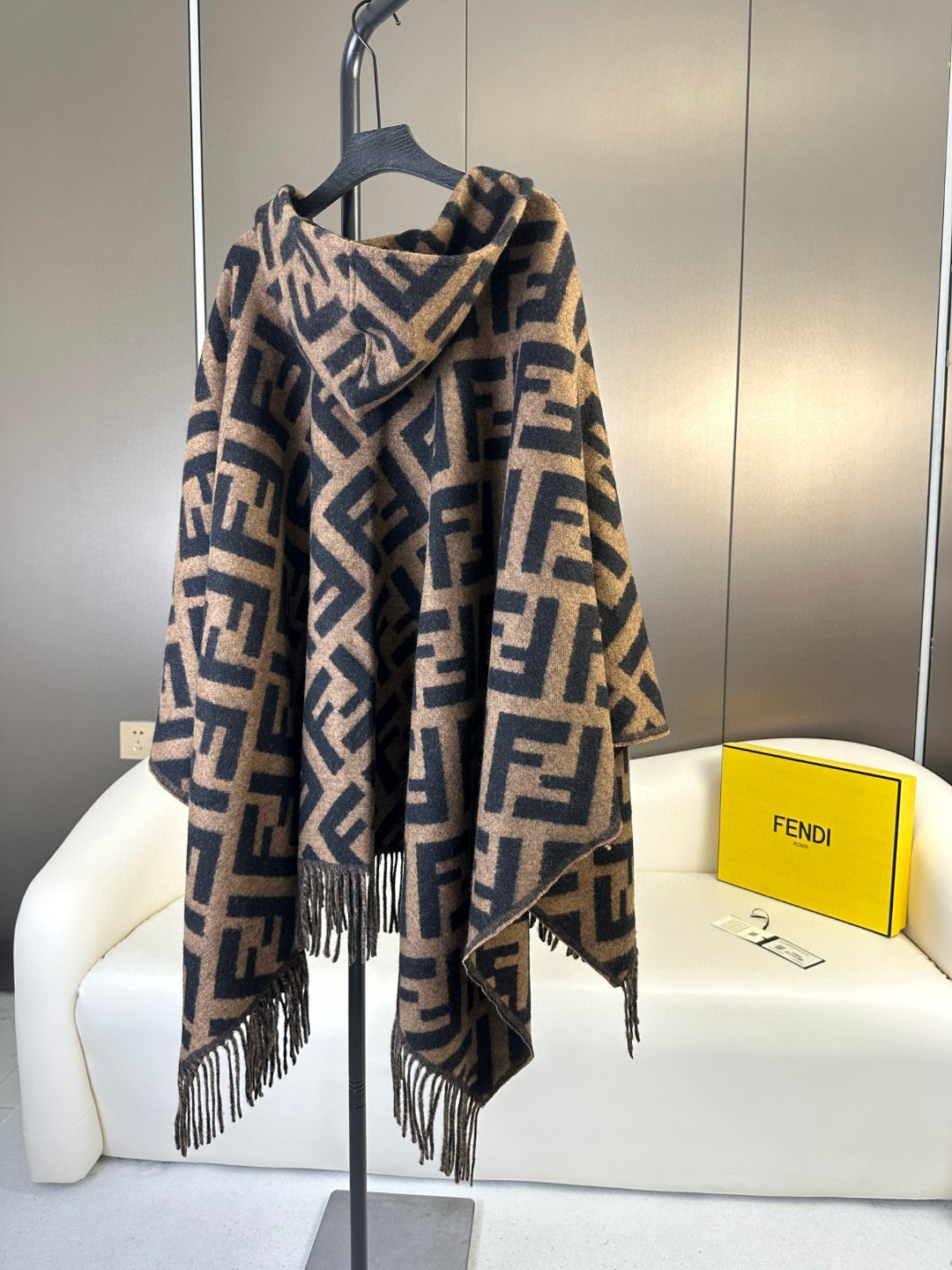 Bagsaaa F**di FF Poncho Brown wool