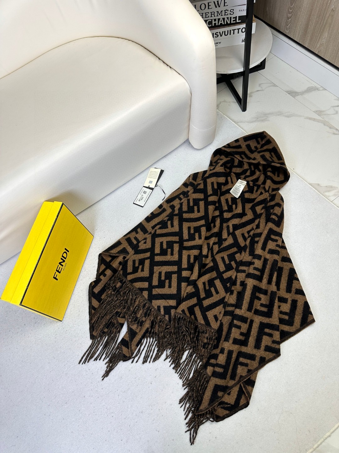 Bagsaaa F**di FF Poncho Brown wool