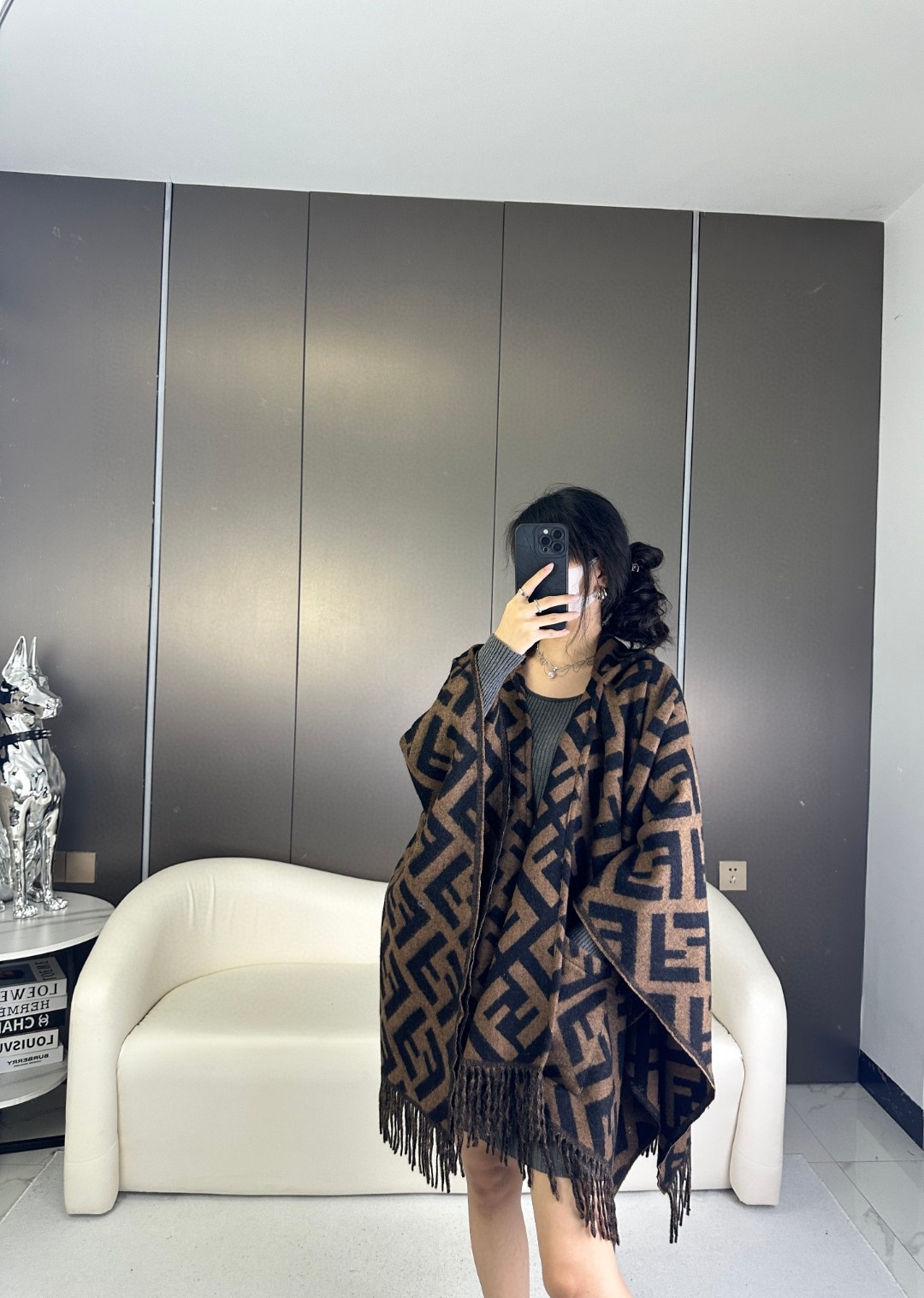 Bagsaaa F**di FF Poncho Brown wool