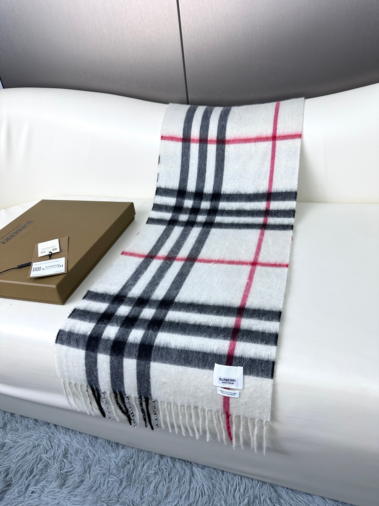 Bagsaaa Bv*b*rry White Striped Scarf
