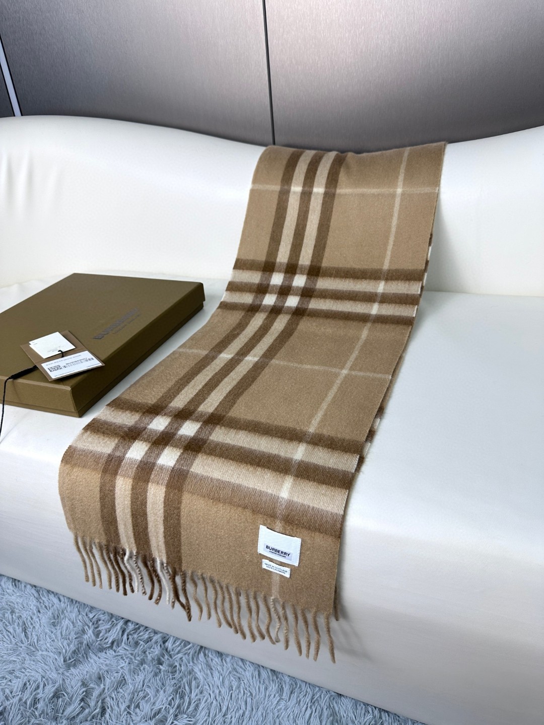 Bagsaaa Bv*b*rry Beige Striped Scarf