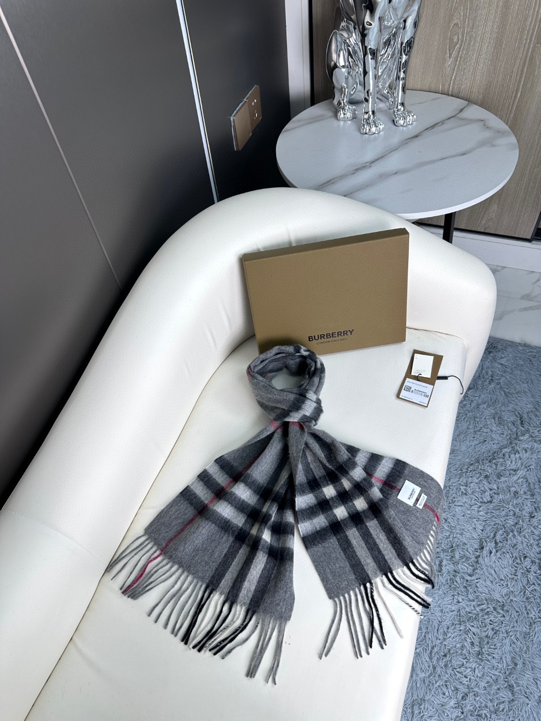 Bagsaaa Bv*b*rry Grey Striped Scarf