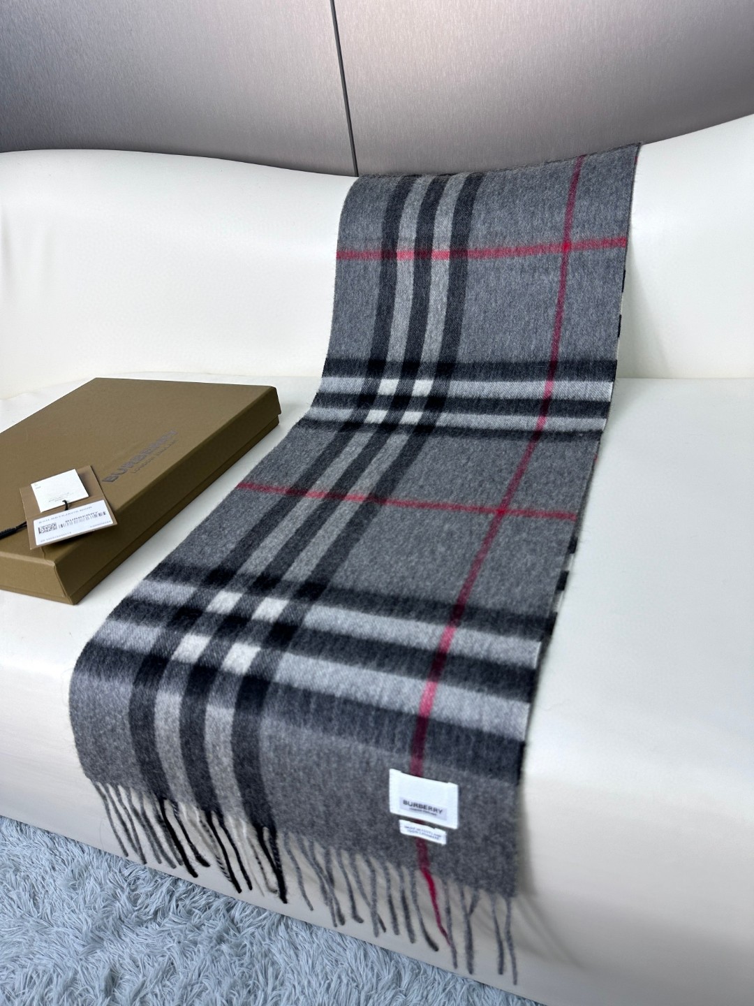 Bagsaaa Bv*b*rry Grey Striped Scarf