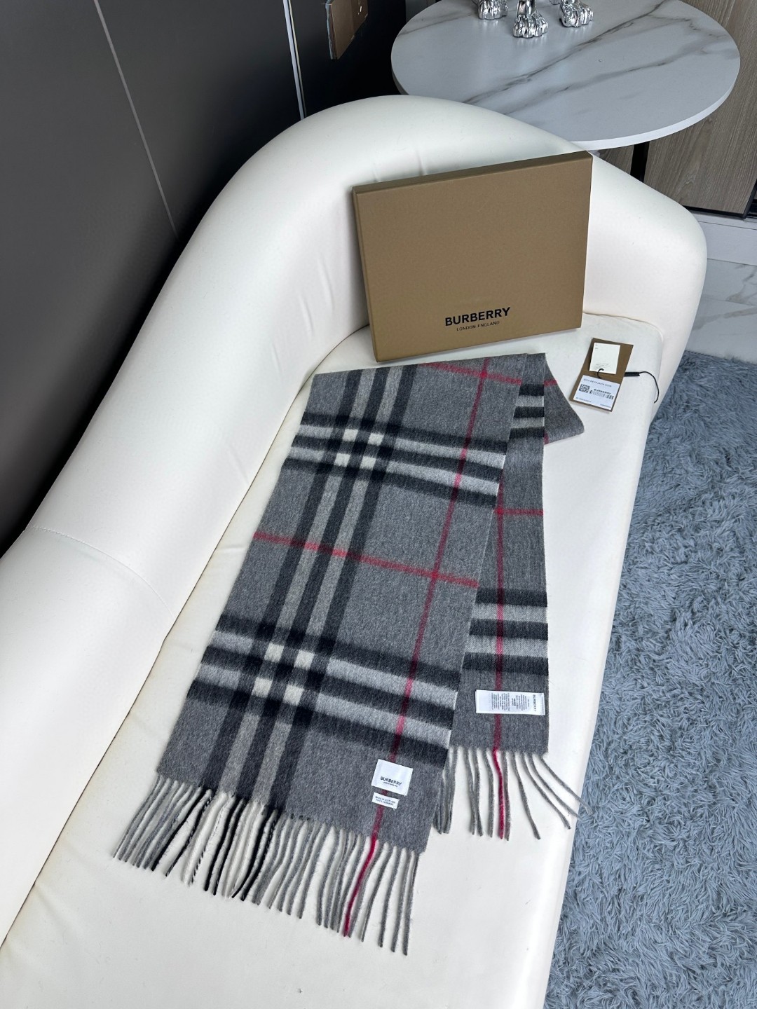 Bagsaaa Bv*b*rry Grey Striped Scarf