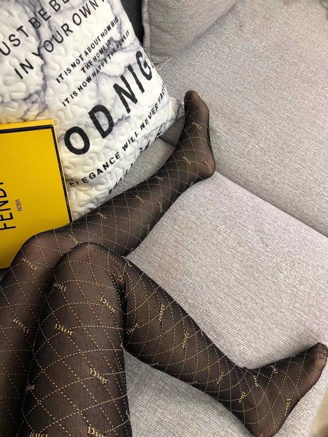 Bagsaaa D10r Black Tights With Gold Lines