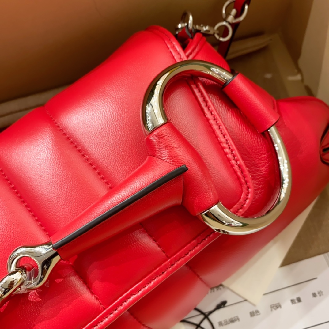 Bagsaaa Gvc*1 Horsebit Chain Medium Shoulder Bag In Red - 38 x 15 x 16 cm