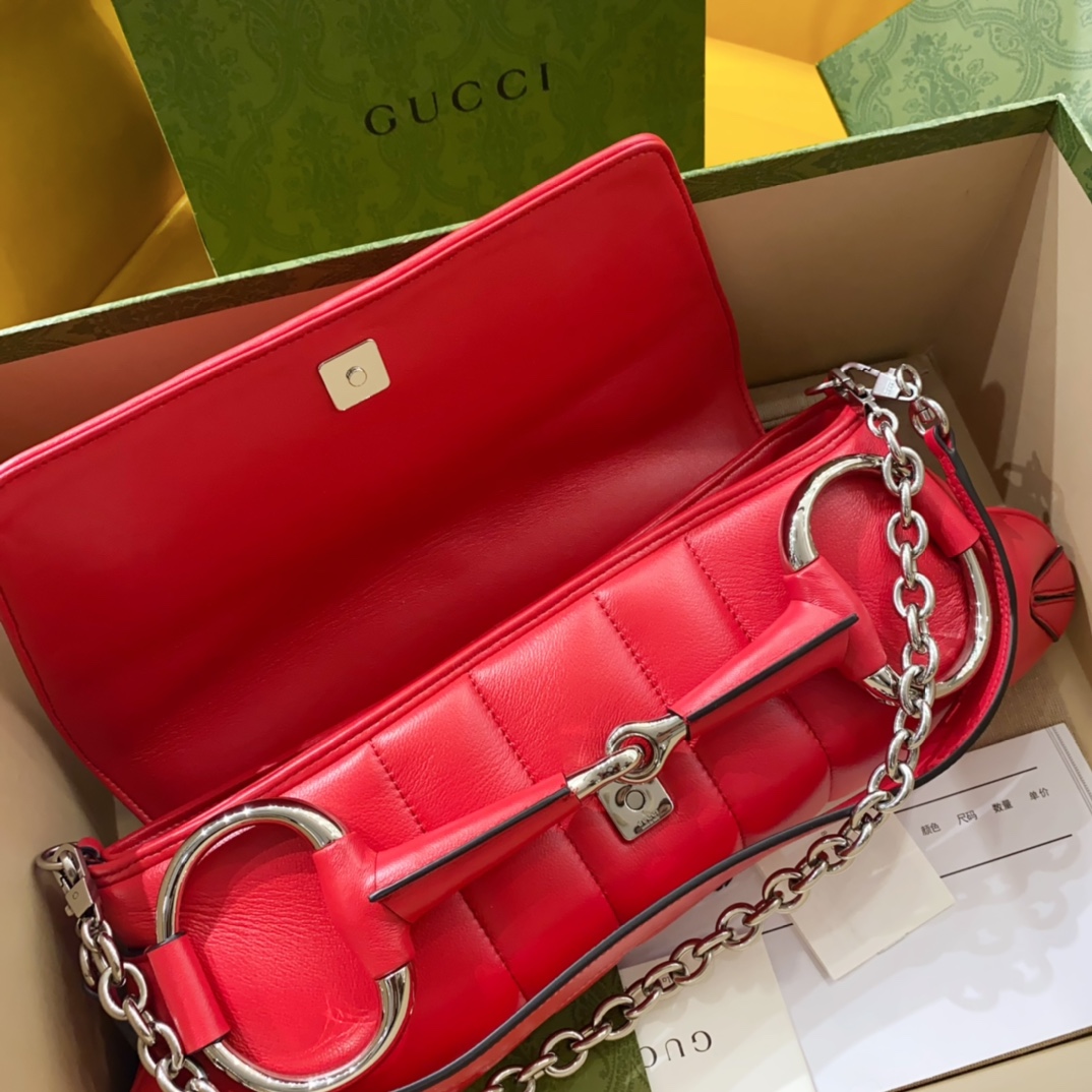 Bagsaaa Gvc*1 Horsebit Chain Medium Shoulder Bag In Red - 38 x 15 x 16 cm