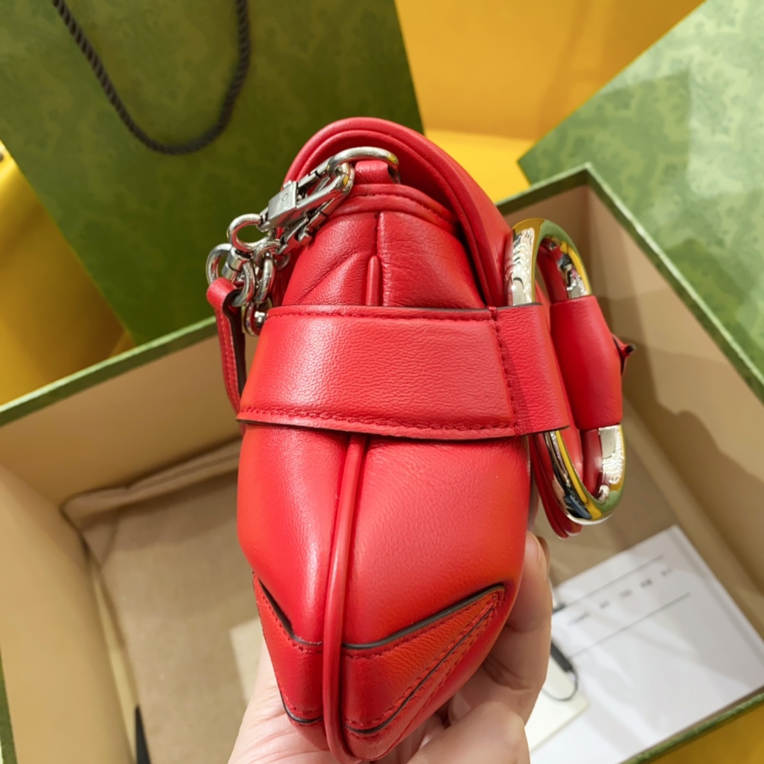 Bagsaaa Gvc*1 Horsebit Chain Medium Shoulder Bag In Red - 38 x 15 x 16 cm