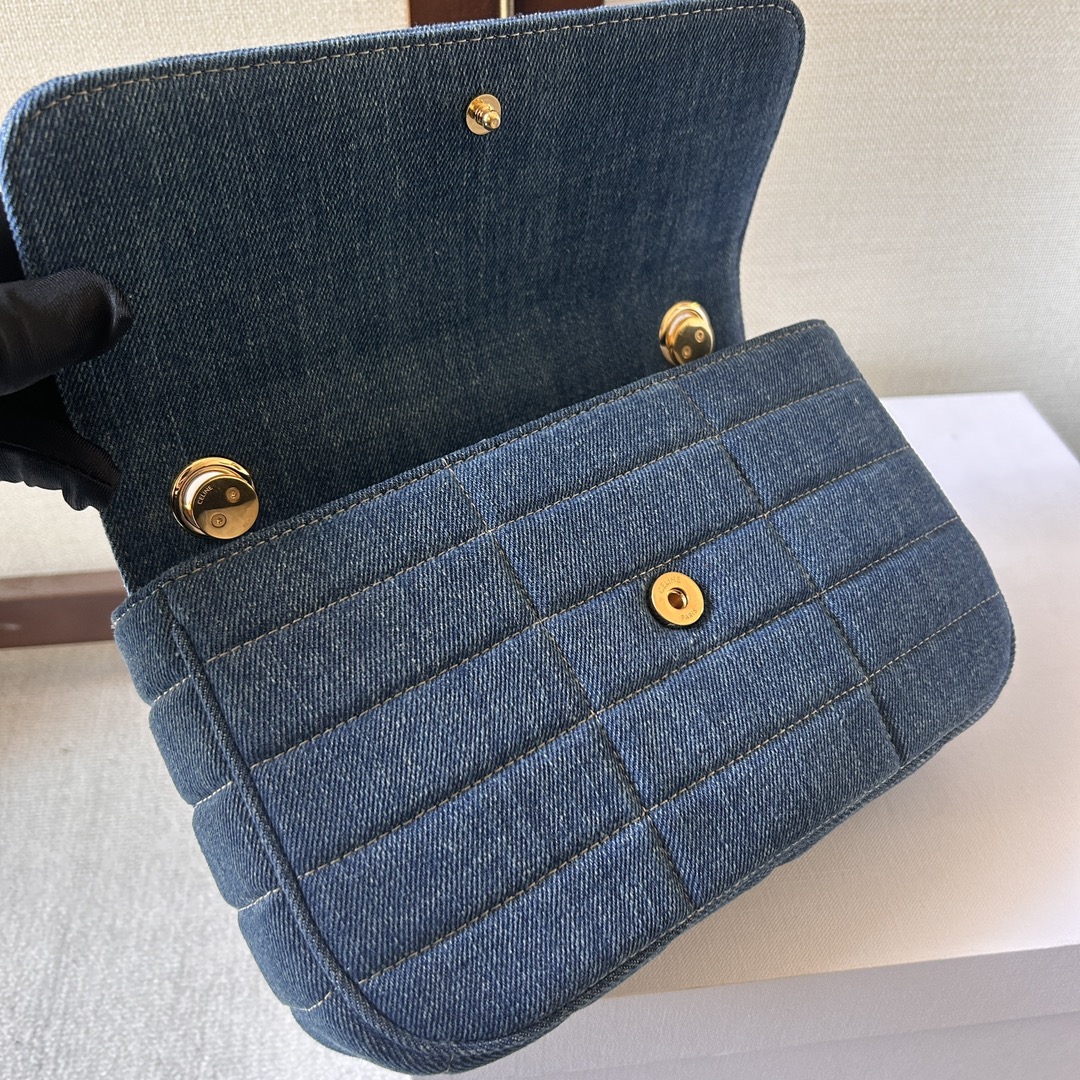 Bagsaaa Ce1i*e Chain Shoulder Bag Matelasse Monochrome Denim - 24x15x5cm