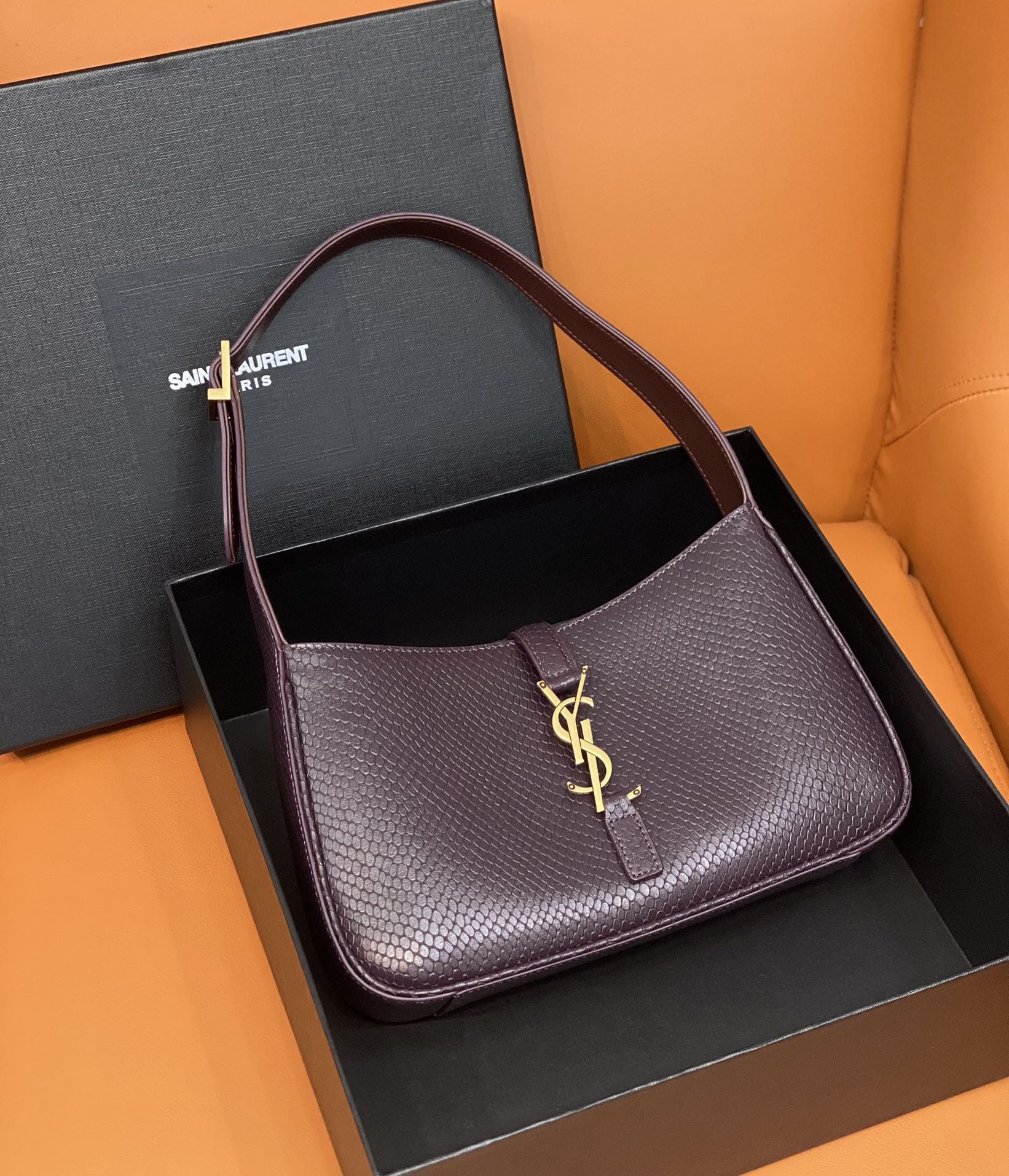 Bagsaaa Y51 LE 5 À 7 in burgundy python leather - 23 X 16 X 6,5 CM