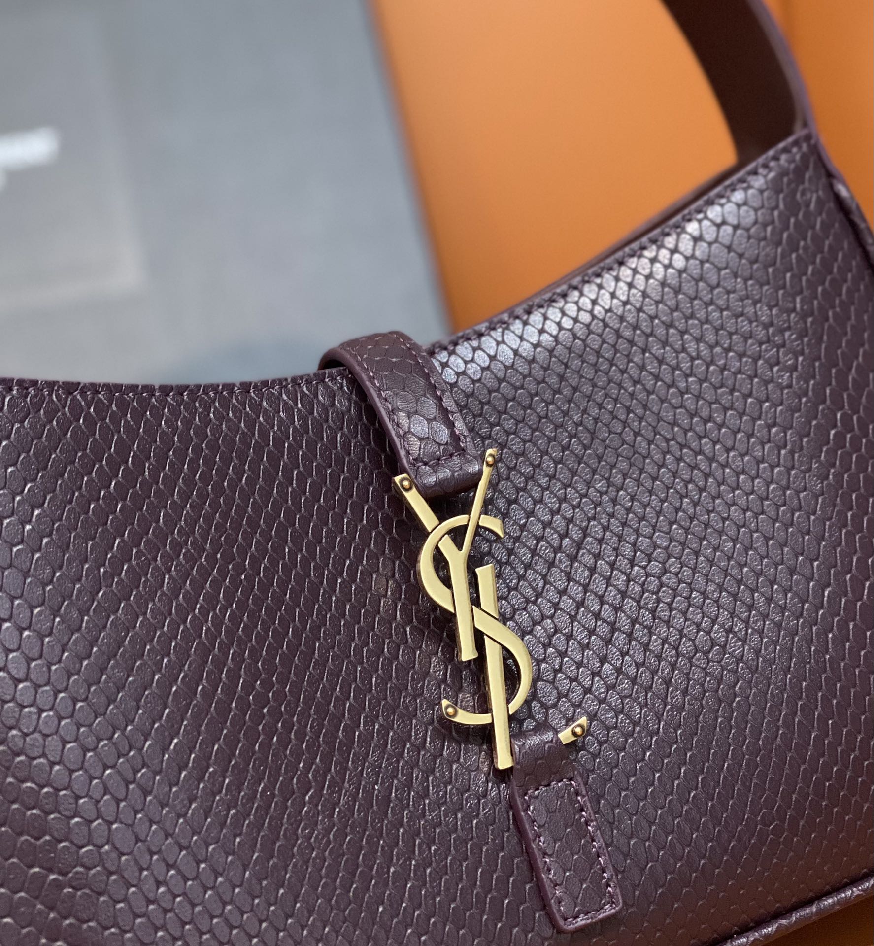 Bagsaaa Y51 LE 5 À 7 in burgundy python leather - 23 X 16 X 6,5 CM