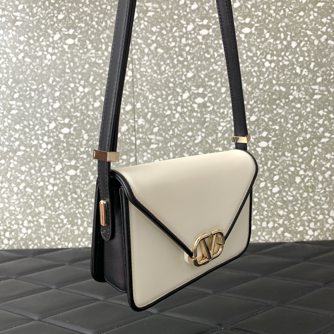 Bagsaaa Va1e*ntin0 Garavani Small Shoulder Letter Bag White & Black Line - 19x12x6cm