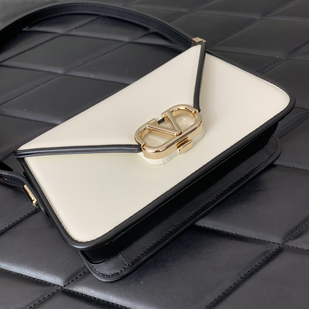 Bagsaaa Va1e*ntin0 Garavani Small Shoulder Letter Bag White & Black Line - 19x12x6cm