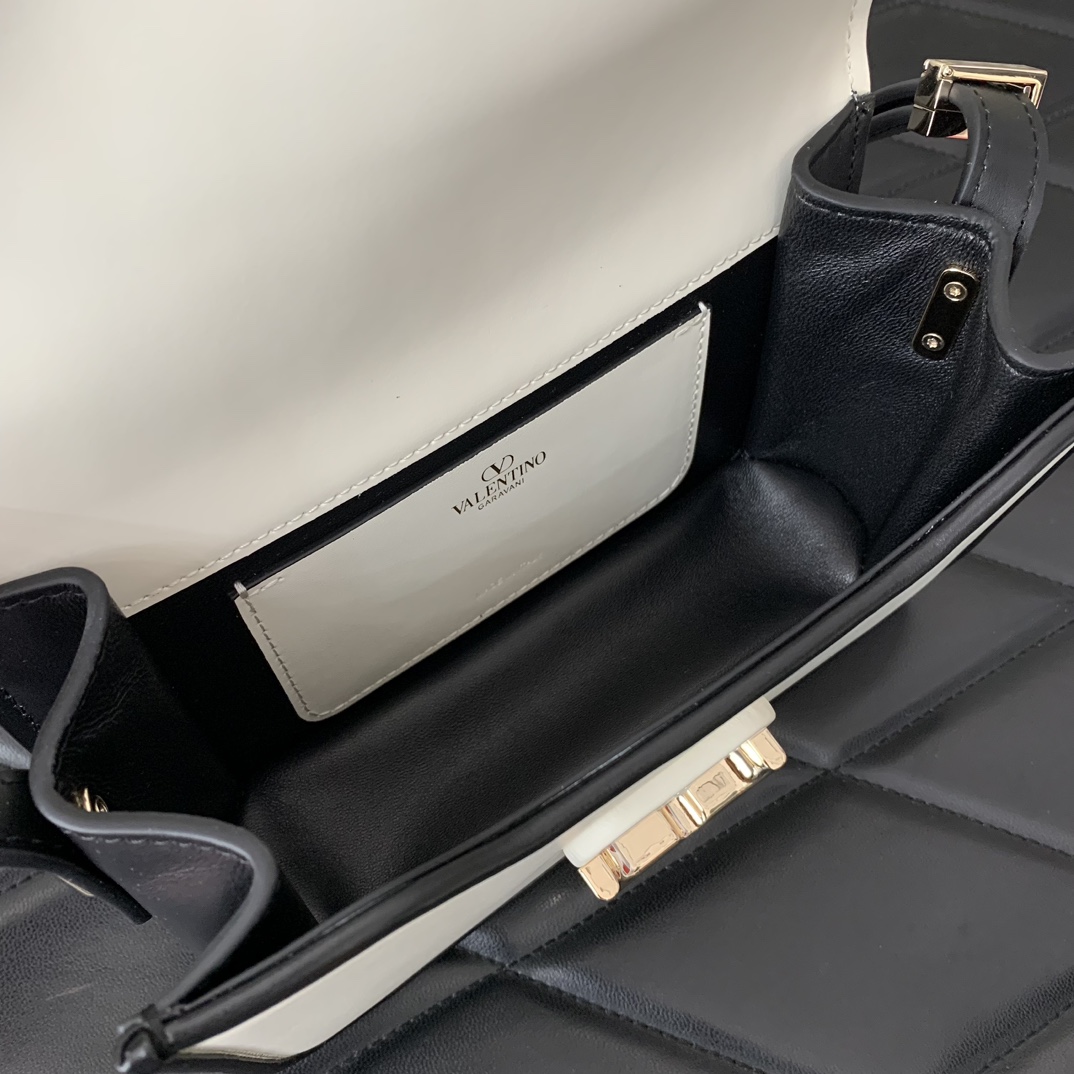 Bagsaaa Va1e*ntin0 Garavani Small Shoulder Letter Bag White & Black Line - 19x12x6cm