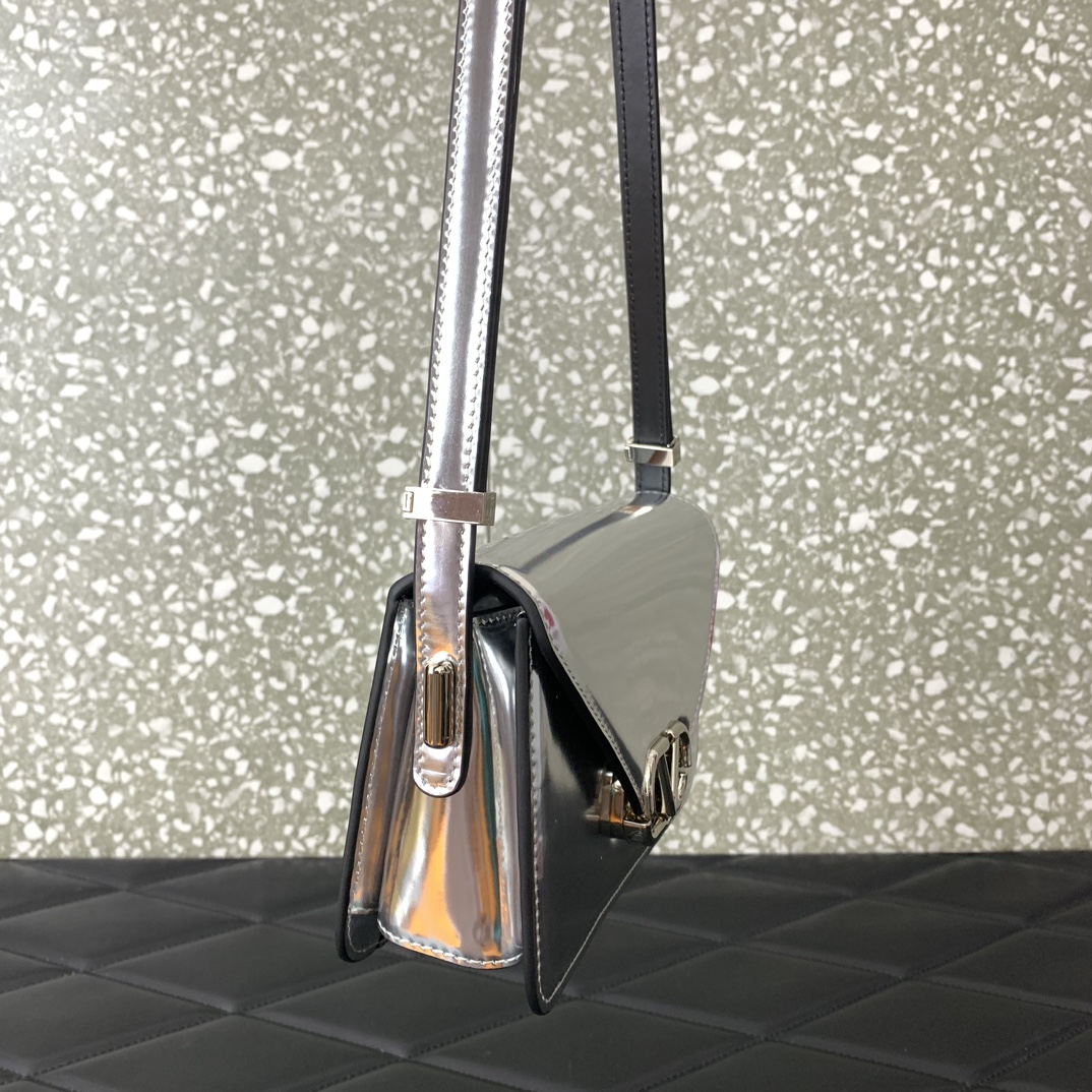 Bagsaaa Va1e*ntin0 Garavani Small Shoulder Letter Bag Silver - 19x12x6cm