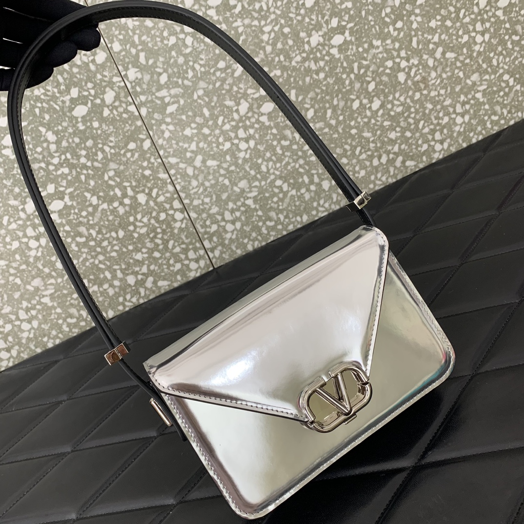Bagsaaa Va1e*ntin0 Garavani Small Shoulder Letter Bag Silver - 19x12x6cm