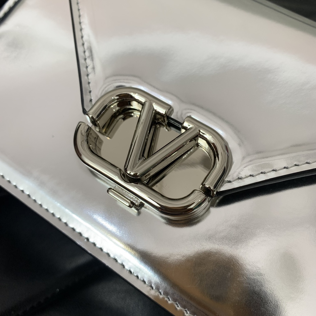 Bagsaaa Va1e*ntin0 Garavani Small Shoulder Letter Bag Silver - 19x12x6cm