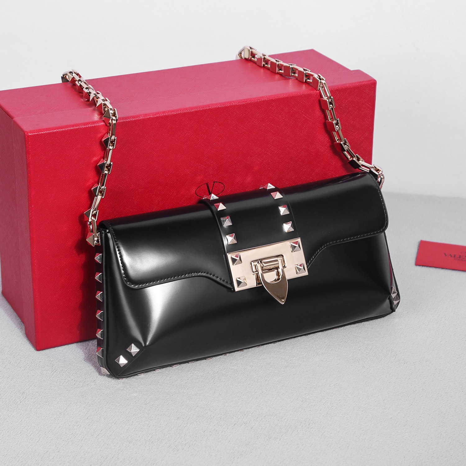 Bagsaaa Va1e*ntin0 Garavani Rockstud Shoulder Black Bag Gold Hardware - 26x13 x7cm