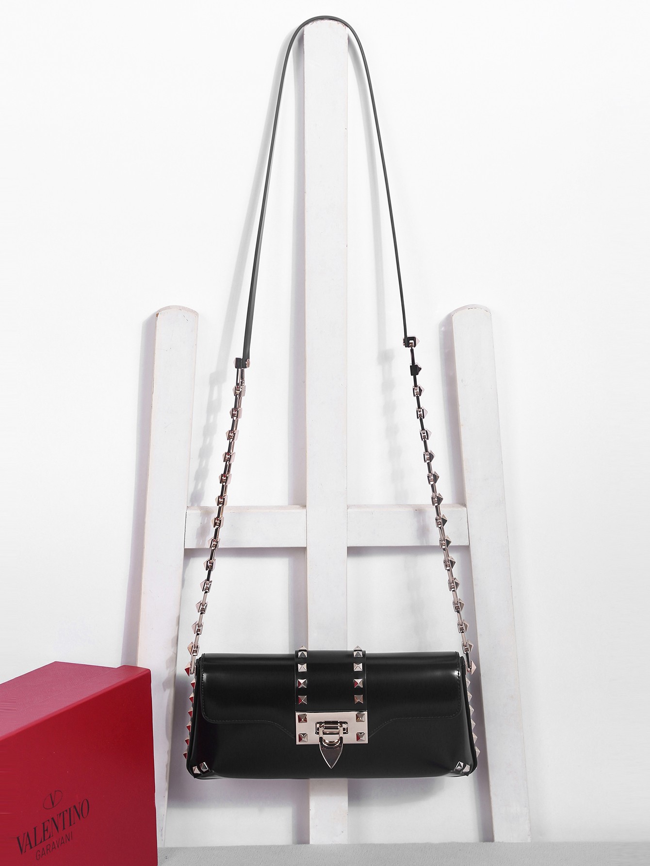 Bagsaaa Va1e*ntin0 Garavani Rockstud Shoulder Black Bag Gold Hardware - 26x13 x7cm