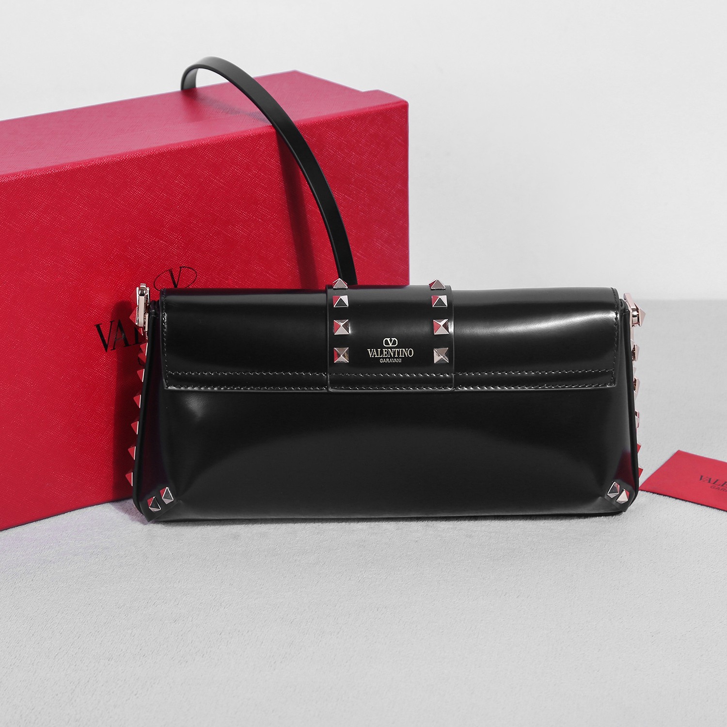 Bagsaaa Va1e*ntin0 Garavani Rockstud Shoulder Black Bag Gold Hardware - 26x13 x7cm