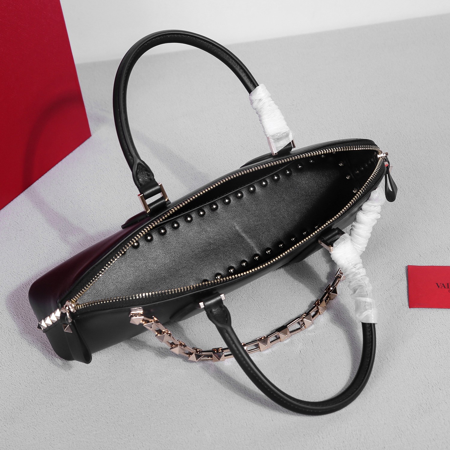 Bagsaaa Va1e*ntin0 garavani Rockstud E/W Calfskin Handbag Black -26 x 13 x 7cm