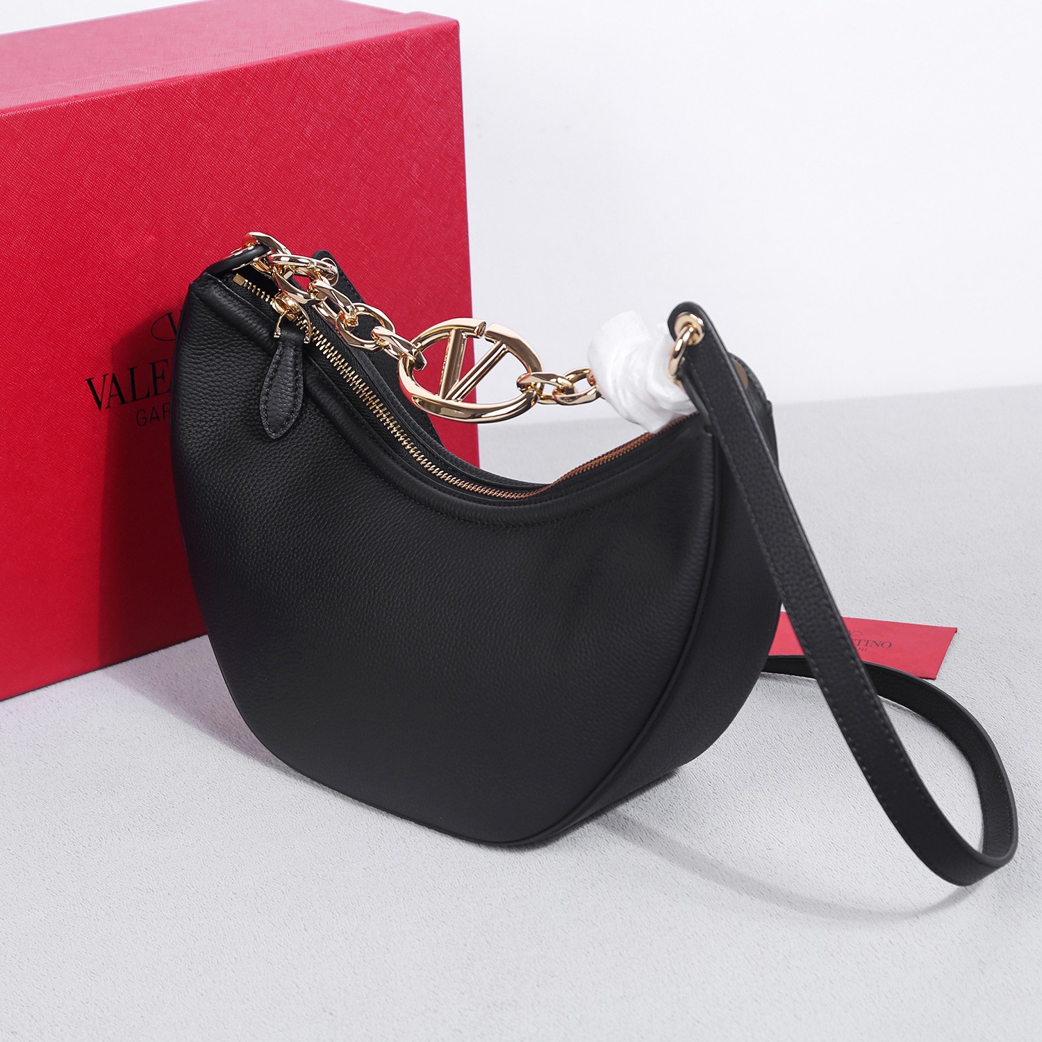 Bagsaaa Va1e*ntin0 Small Vlogo Moon Hobo Bag In Leather With Chain Black - 29x 23x11cm