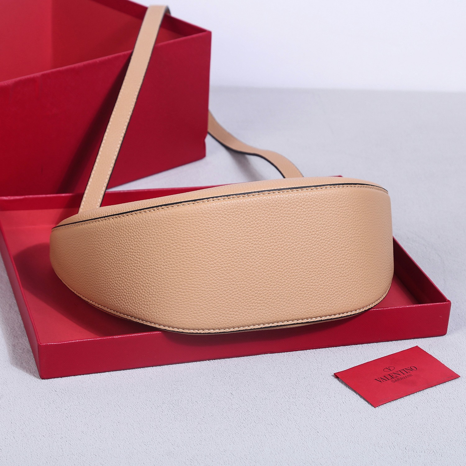 Bagsaaa Va1e*ntin0 Small Vlogo Moon Hobo Bag In Leather With Chain Beige - 29x 23x11cm
