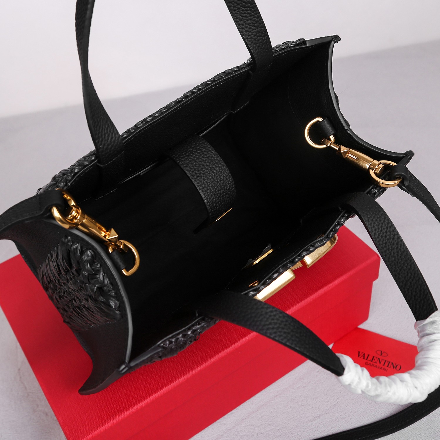 Bagsaaa Va1e*ntin0 Garavani Medium Straw Black Tote - 27x11x18cm