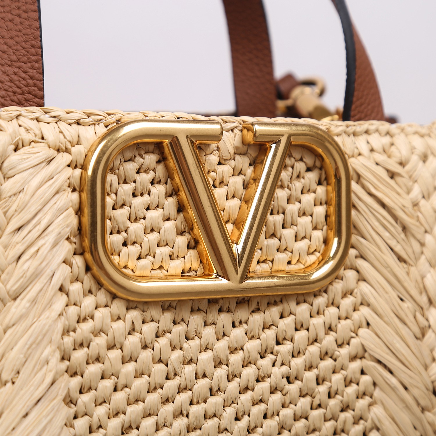 Bagsaaa Va1e*ntin0 Garavani Medium Straw Beige Tote - 27x11x18cm