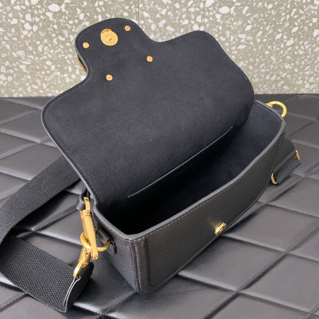 Bagsaaa Va1e*ntin0 Garavani Alltime leather shoulder bag black - 23.5x18x8cm
