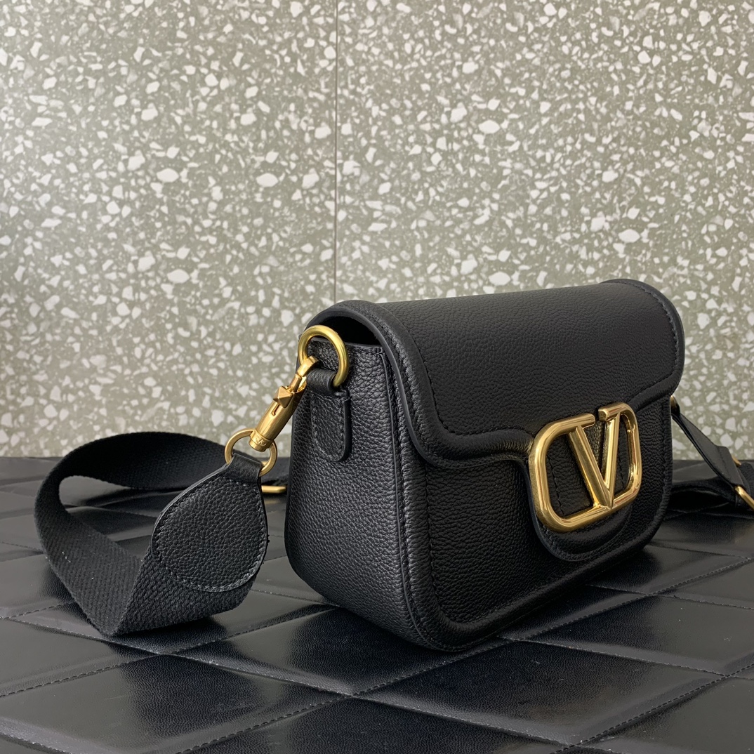 Bagsaaa Va1e*ntin0 Garavani Alltime leather shoulder bag black - 23.5x18x8cm