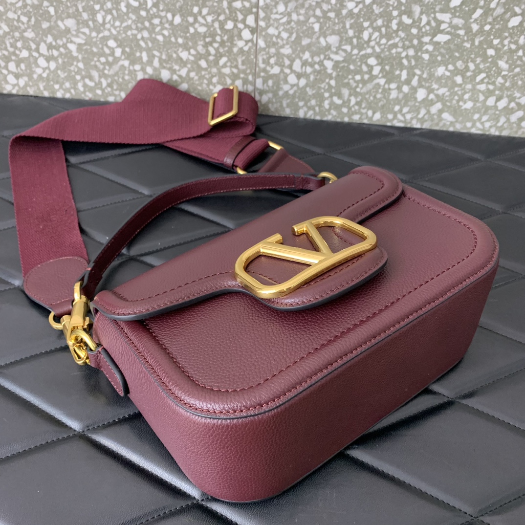 Bagsaaa Va1e*ntin0 Garavani Alltime leather shoulder bag burgundy - 23.5x18x8cm