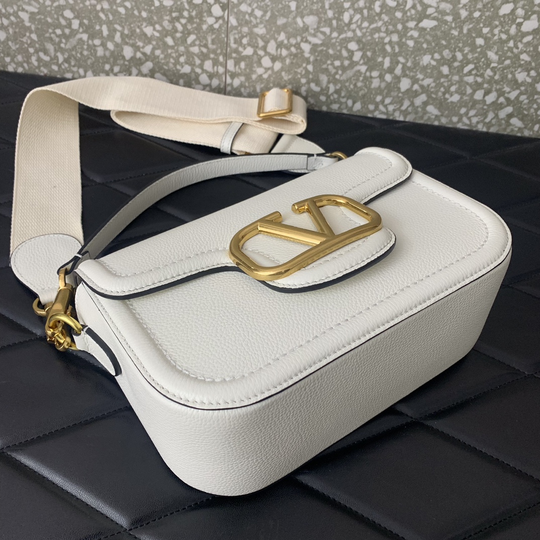 Bagsaaa Va1e*ntin0 Garavani Alltime leather shoulder bag white - 23.5x18x8cm