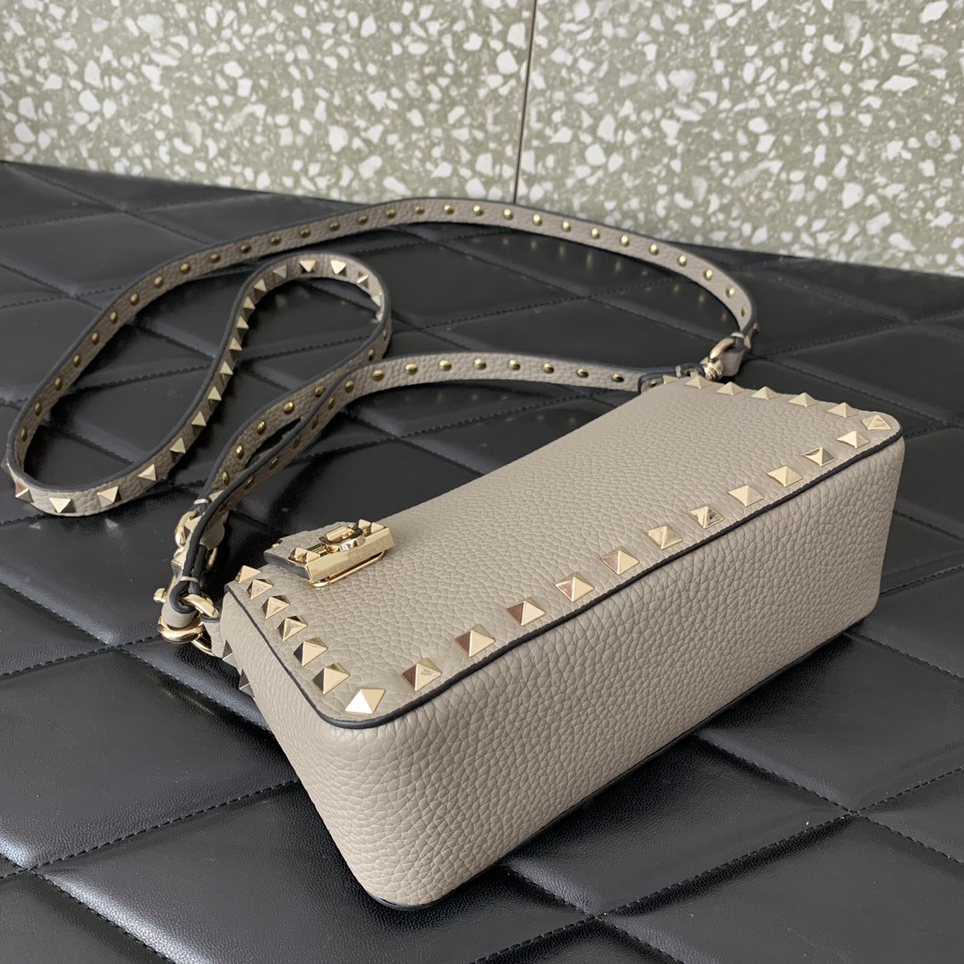 Bagsaaa Va1e*ntin0 Garavani Small Rockstud Grainy Calfskin Crossbody Bag Grey - 19x13x7cm