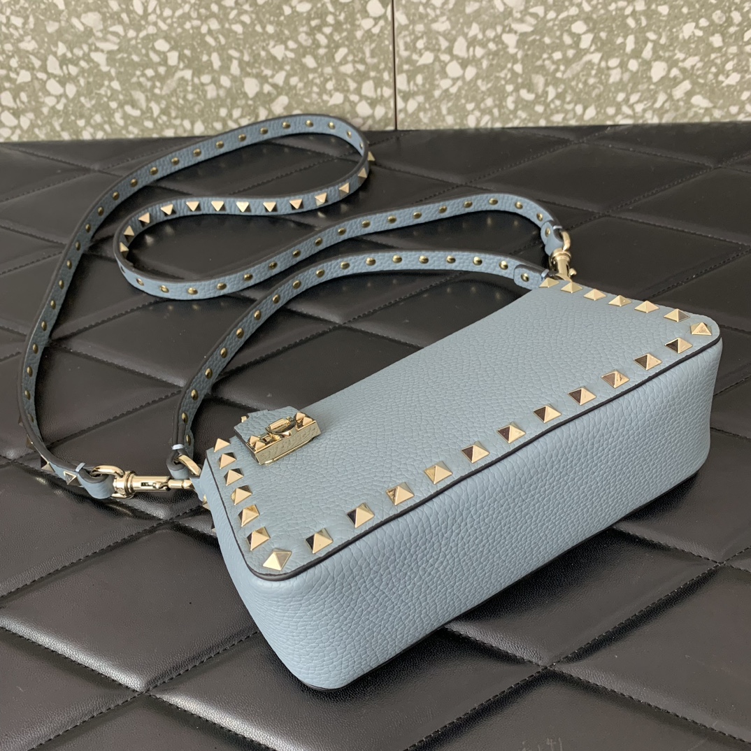Bagsaaa Va1e*ntin0 Garavani Small Rockstud Grainy Calfskin Crossbody Bag Blue - 19x13x7cm