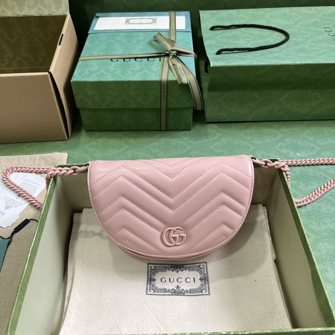 Bagsaaa Gvc*1 GG Marmont matelassé chain mini bag in black pink - 14.5x 20x 4cm