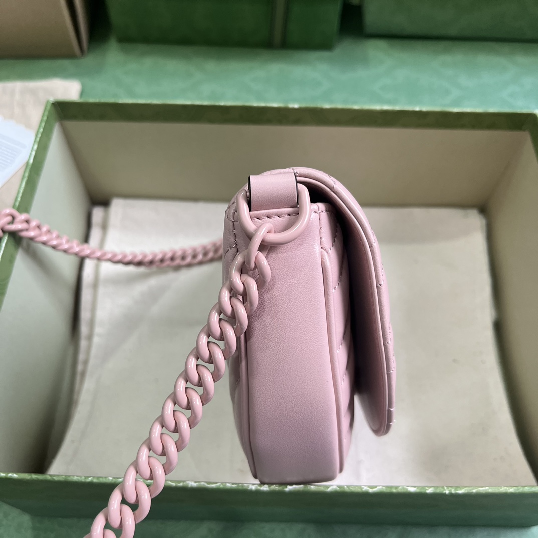 Bagsaaa Gvc*1 GG Marmont matelassé chain mini bag in black pink - 14.5x 20x 4cm