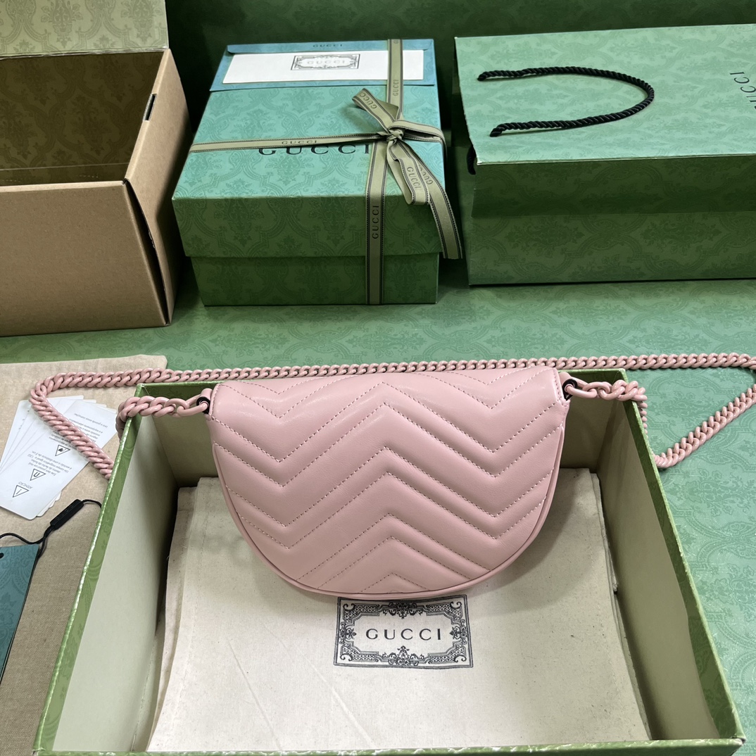 Bagsaaa Gvc*1 GG Marmont matelassé chain mini bag in black pink - 14.5x 20x 4cm