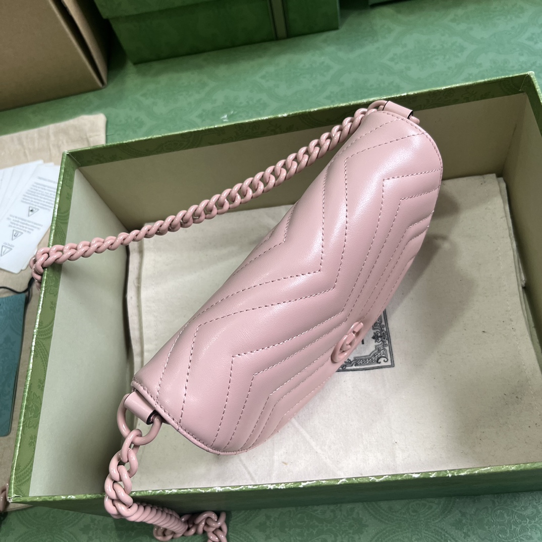 Bagsaaa Gvc*1 GG Marmont matelassé chain mini bag in black pink - 14.5x 20x 4cm