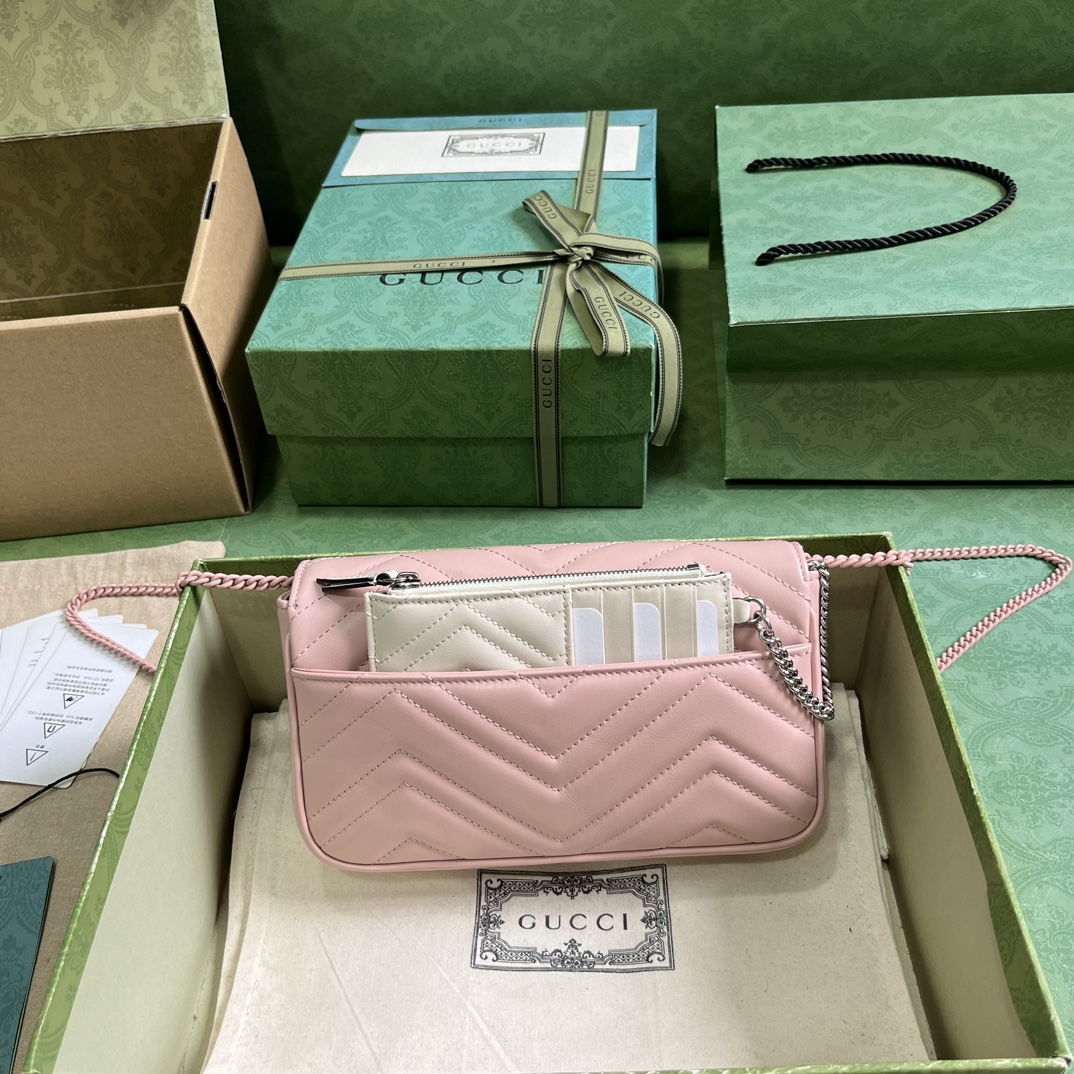 Bagsaaa Gvc*1 GG Marmont mini bag in pink leather - 21x 12x 5cm