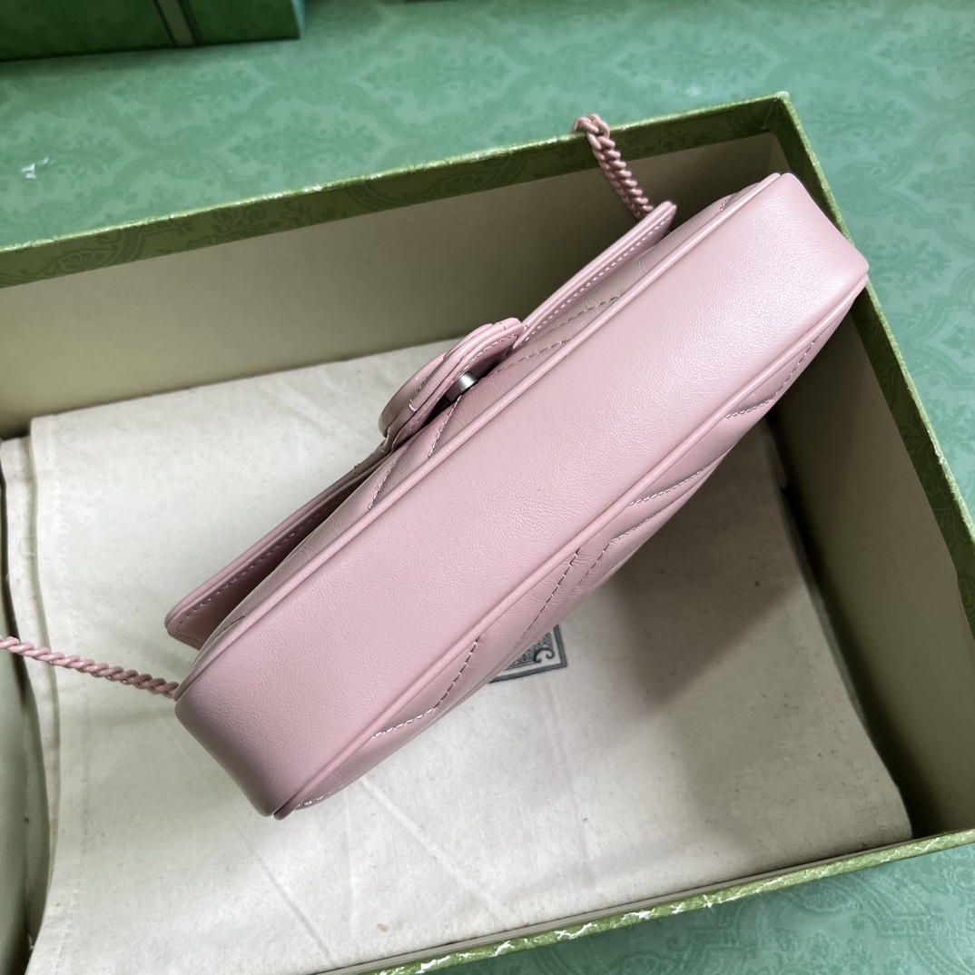 Bagsaaa Gvc*1 GG Marmont mini bag in pink leather - 21x 12x 5cm