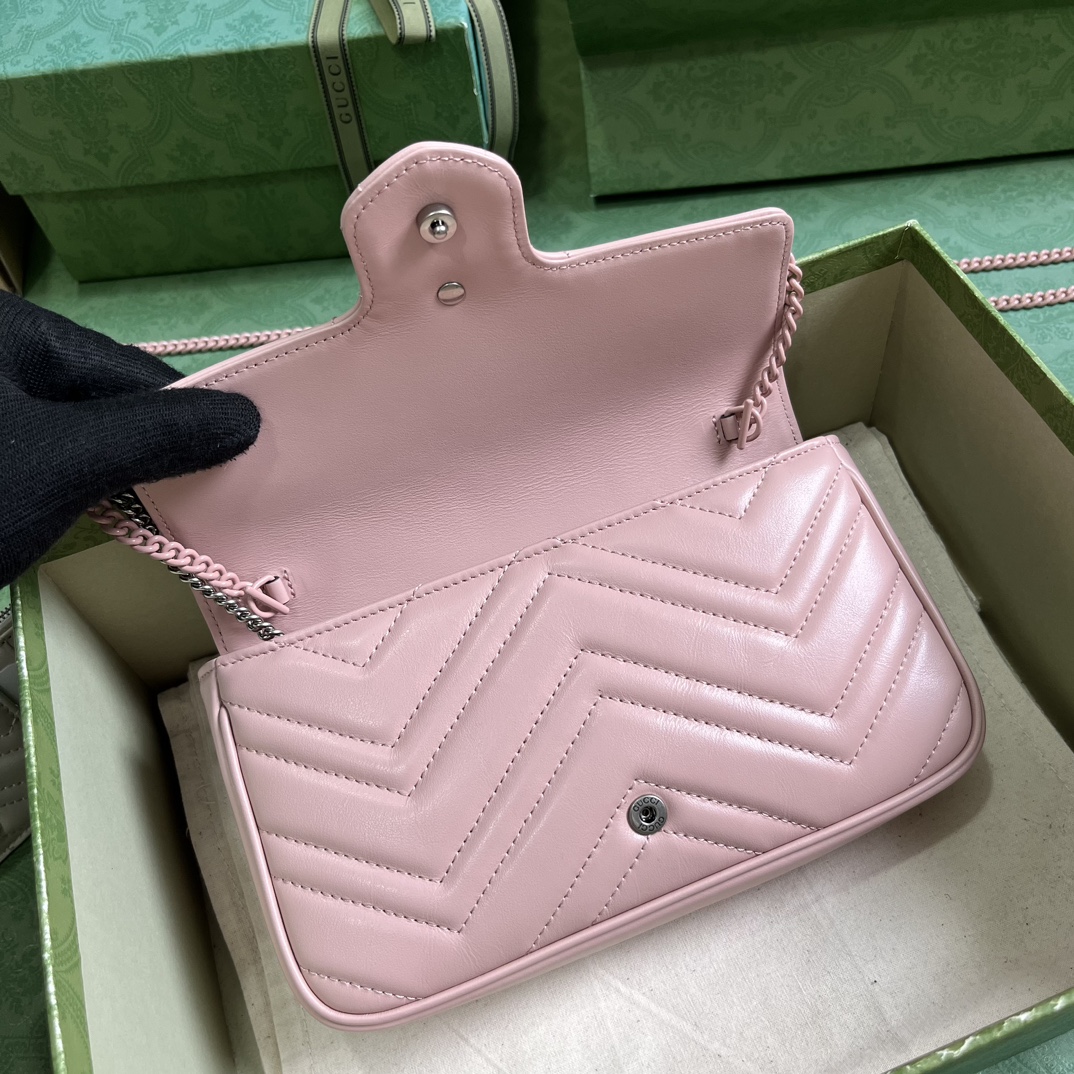 Bagsaaa Gvc*1 GG Marmont mini bag in pink leather - 21x 12x 5cm