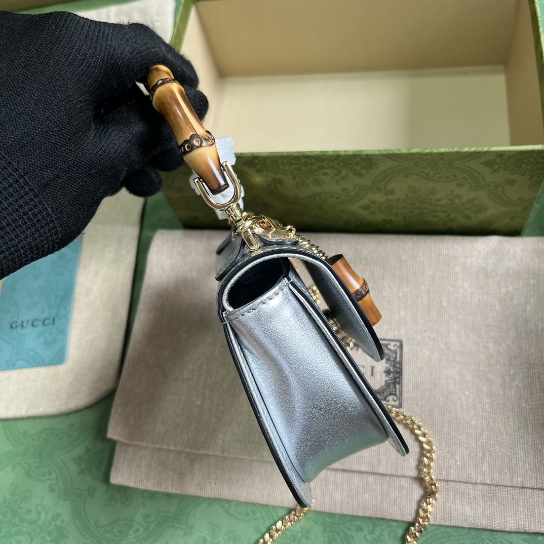 Bagsaaa Gvc*1 Bamboo 1947 S*per mini bag in silver leather - 18.5x 12x 5.5cm