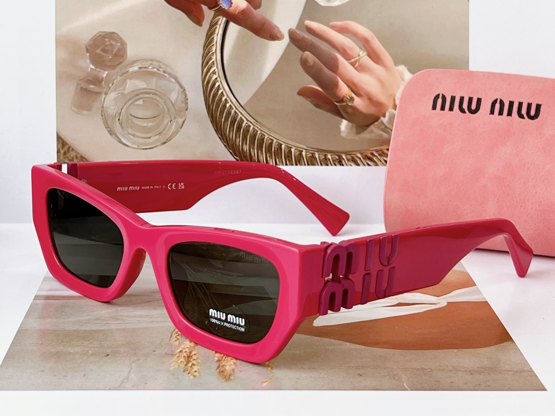Bagsaaa Miu Miu Eyewear logo-plaque arm sunglasses