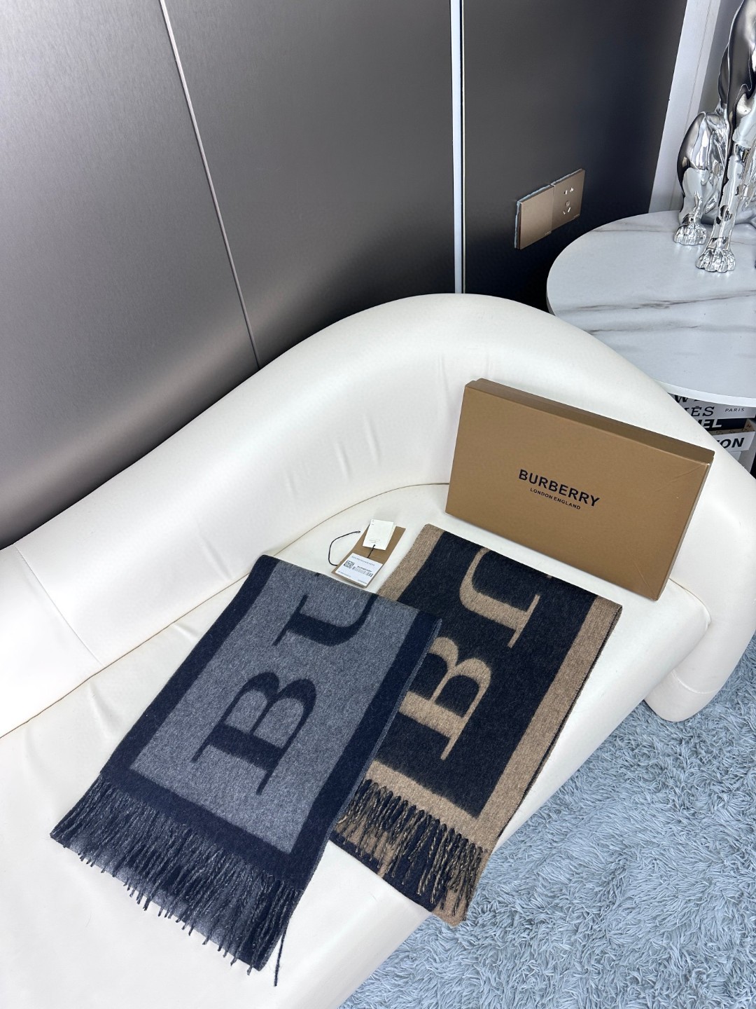 Bagsaaa Bv*b*rry Scarf