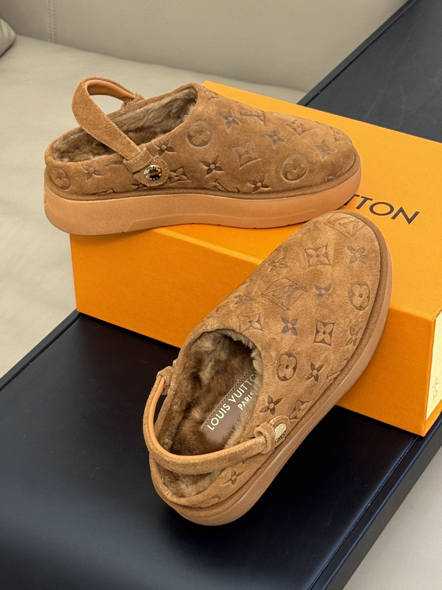 Bagsaaa L0vis Vvtt0n Aspen Platform Clog Cognac