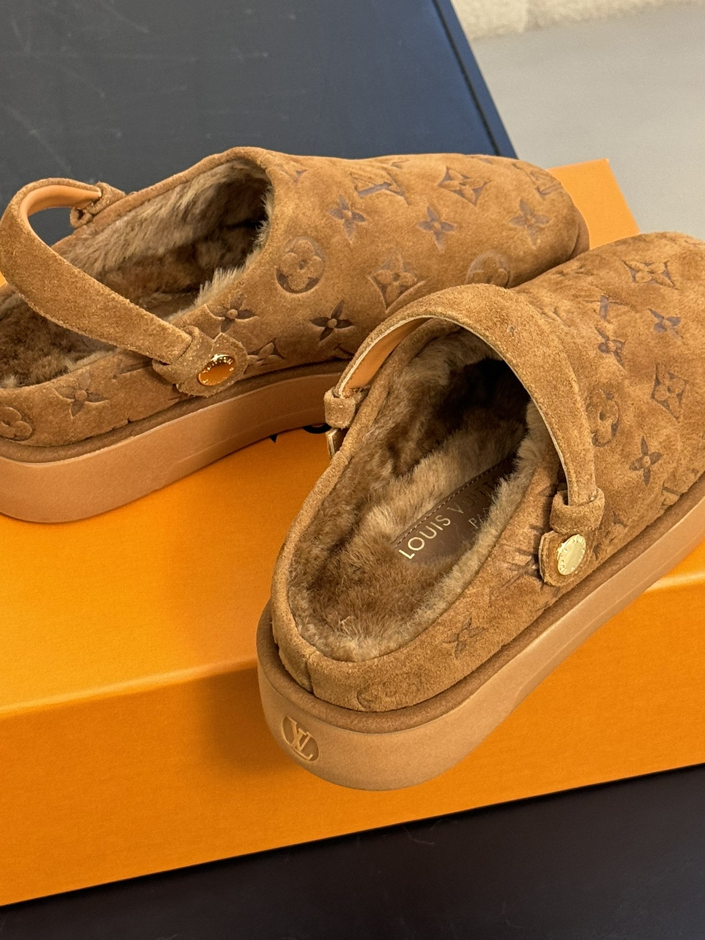 Bagsaaa L0vis Vvtt0n Aspen Platform Clog Cognac